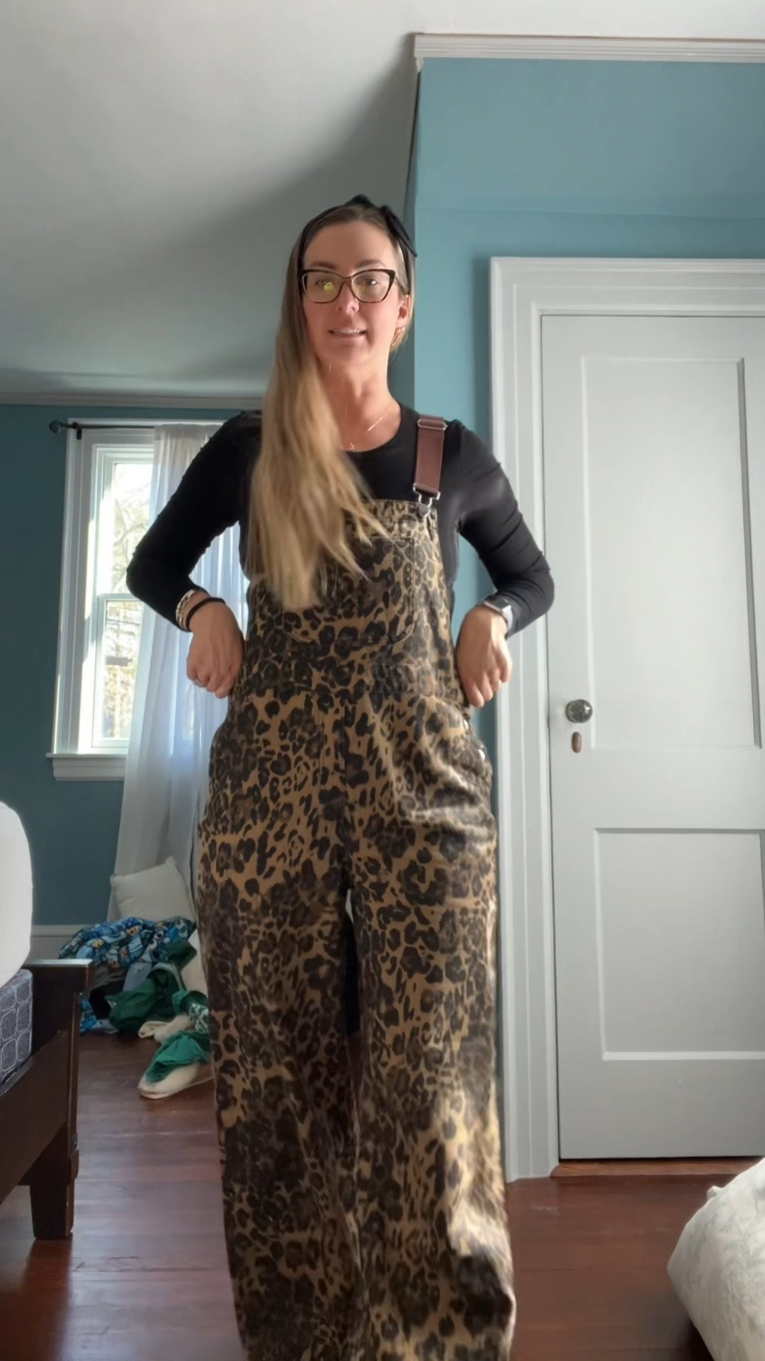Size XL wide leg leopard overalls (I would size down if ordering again) 

#LTKMidsize #LTKFindsUnder50 #LTKHome