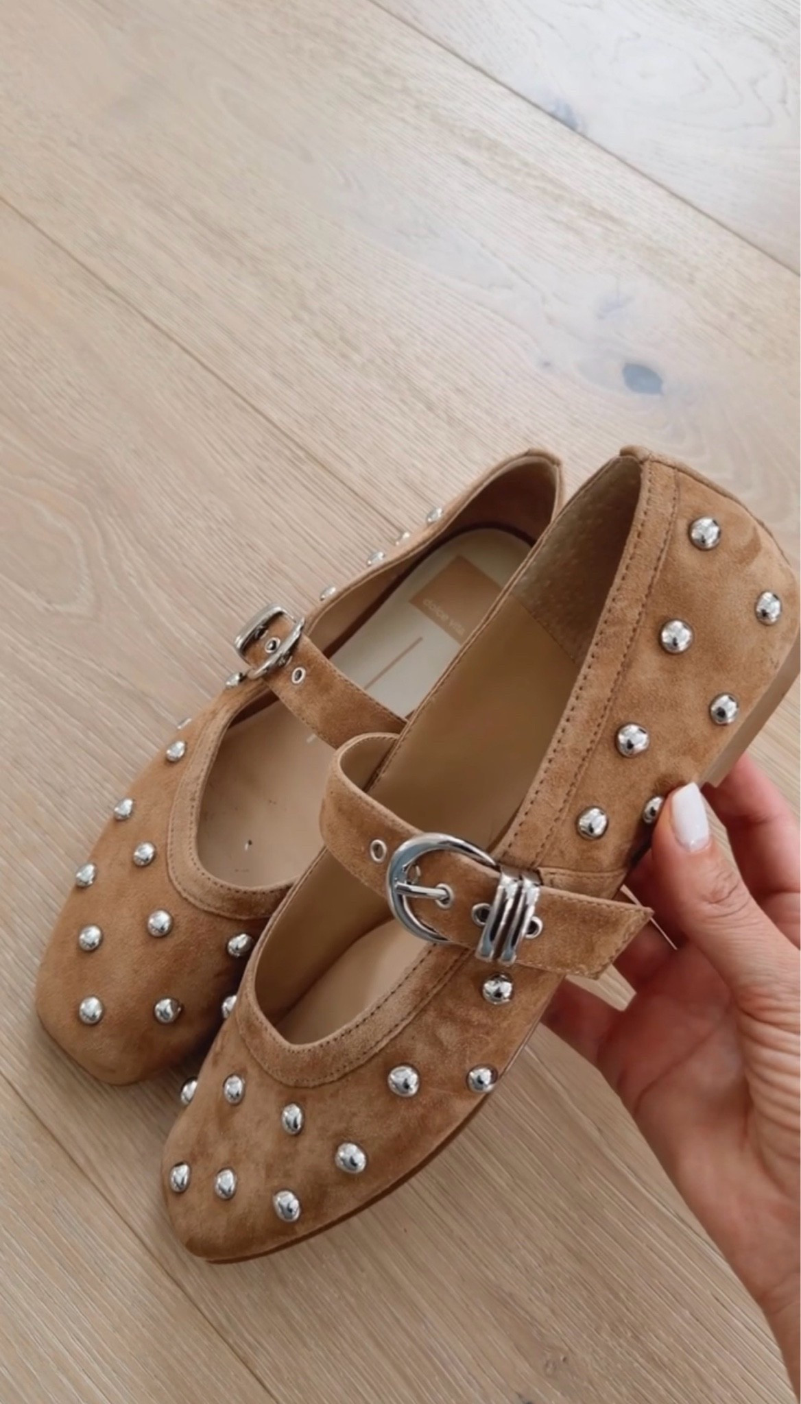 Elegant and comfortable flats that are perfect for these upcoming seasons

#LTKU #LTKOver40 #LTKSeasonal
