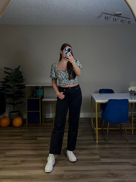 concert ‘fit 10.08.23 💚

Madewell jeans, Madewell denim, wide leg jeans, for love and lemons, crop top, puff sleeve, converse, white converse, platform sneakers, fall style, transitional style

#LTKstyletip #LTKxMadewell #LTKfindsunder100