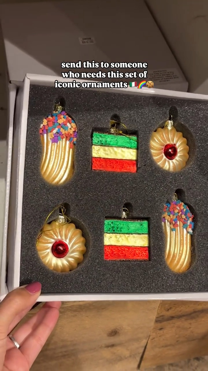 Send this to someone who needs this set of iconic ornaments 🇮🇹🌈🍪 grabbed mine at @anthropologie and they’re 30% off!! 

Are you team sprinkle cookies or pignoli?!

Also available on Amazon ! Linked on my stories 🤍 

#sprinklecookies #rhonjhumor #anthropologie #anthropologiefinds