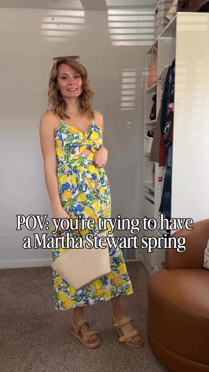 All I want is to plant flowers, read books, host dinner parties and bake. 🍋💐