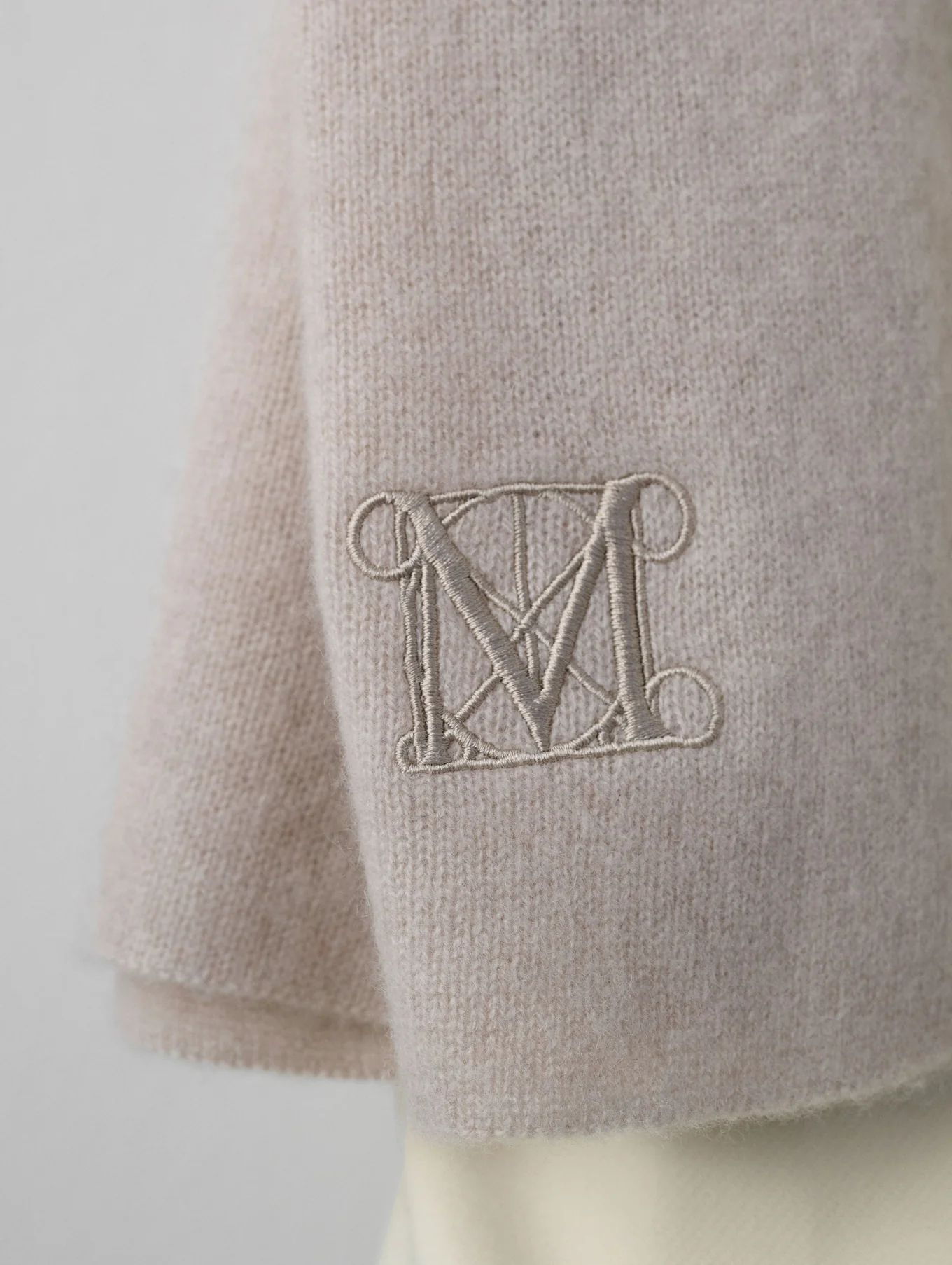 Cashmere Embroidered Met Travel Wrap | White and Warren