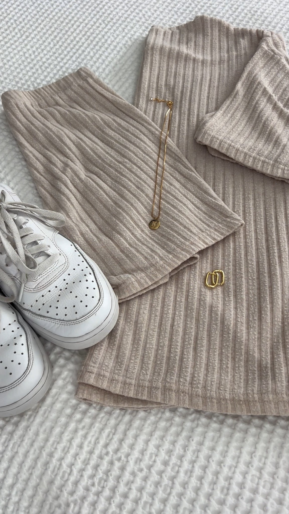 Laidback but luxe 🤍 This ribbed set paired with gold jewelry and fresh kicks is your new off duty go to 🌸 Effortless, elevated, and ready for anything.
#CasualStyle #NeutralOutfit #EverydayLook #MinimalFashion #StyleInspo #OutfitDetails

#LTKSeasonal #LTKActive #LTKFindsUnder50