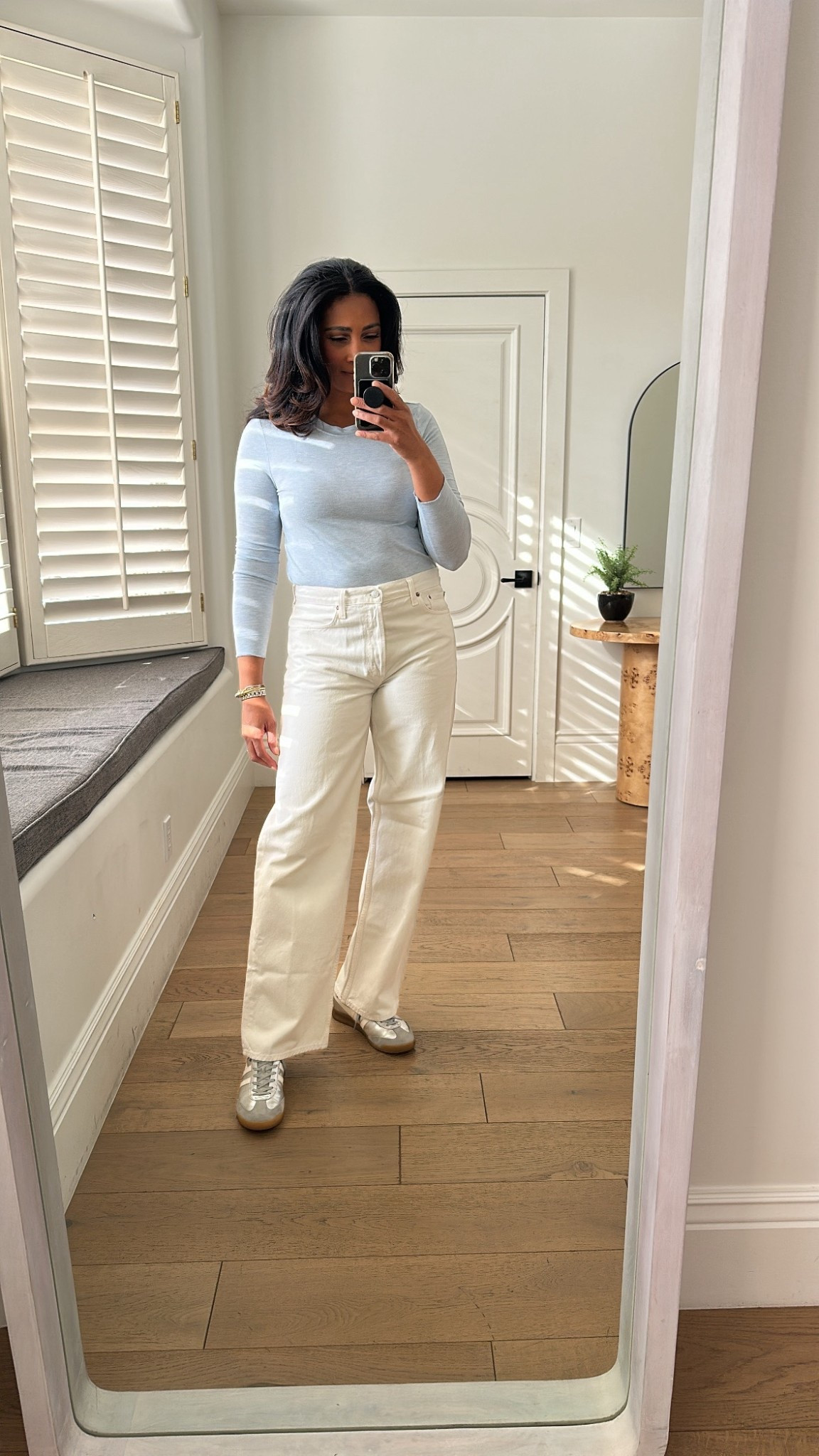 Love these ashy white wide leg jeans to transition into spring. Very flattering fit and perfect length! All fit true to size.



#LTKOver40