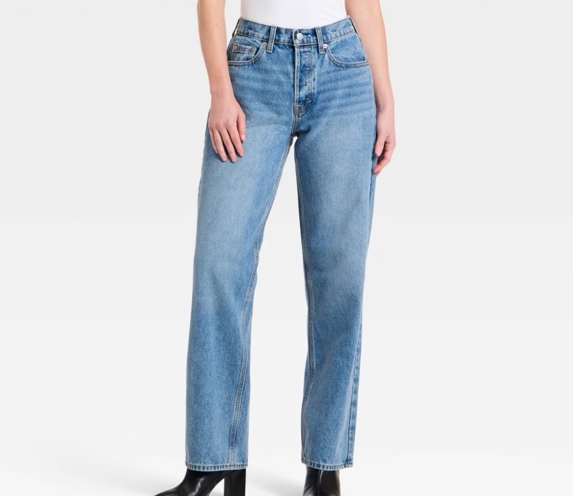 90s baggy jeans with heart pockets! Love these trendy jeans 