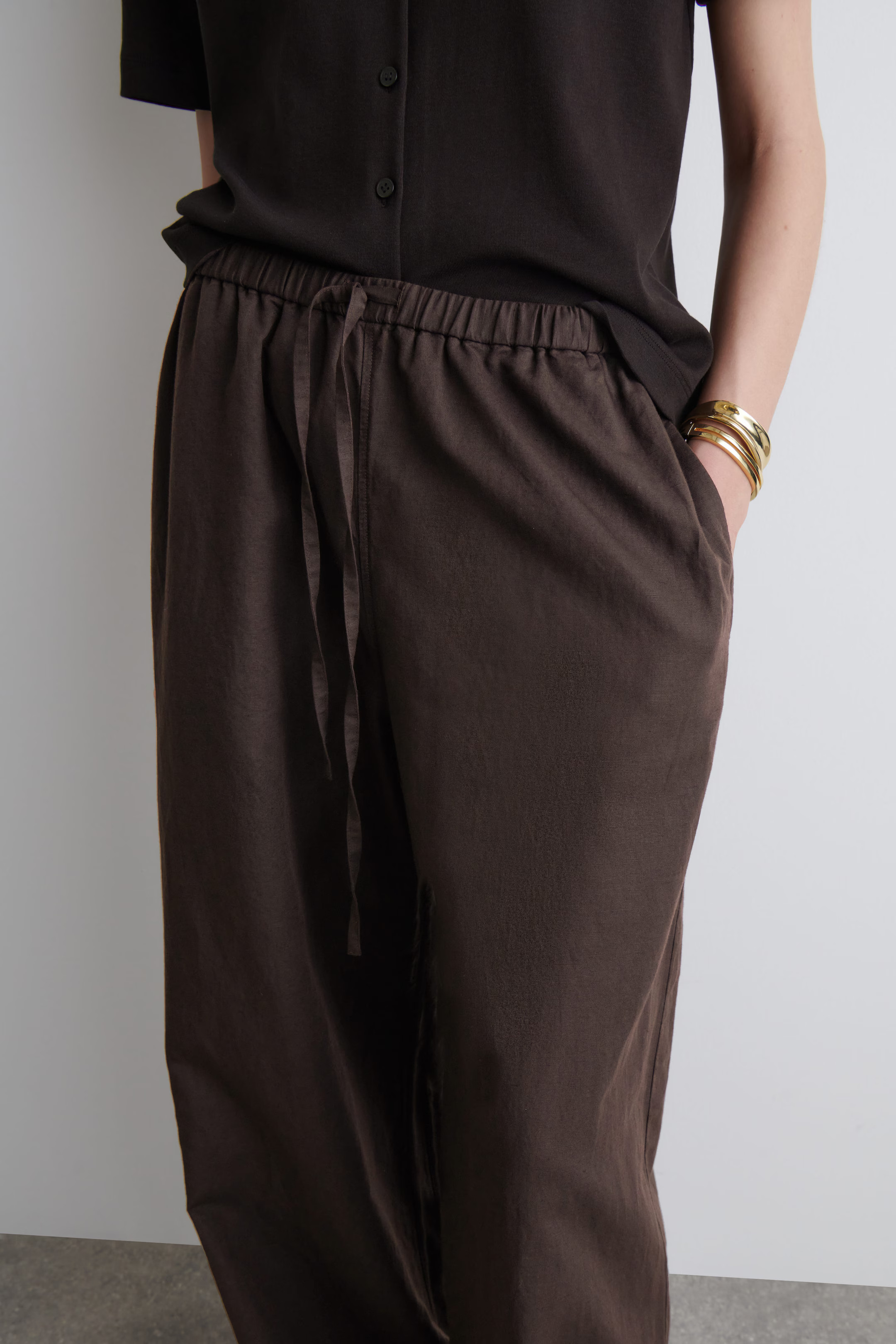 WIDE-LEG LINEN DRAWSTRING TROUSERS - DARK BROWN | COS UK
