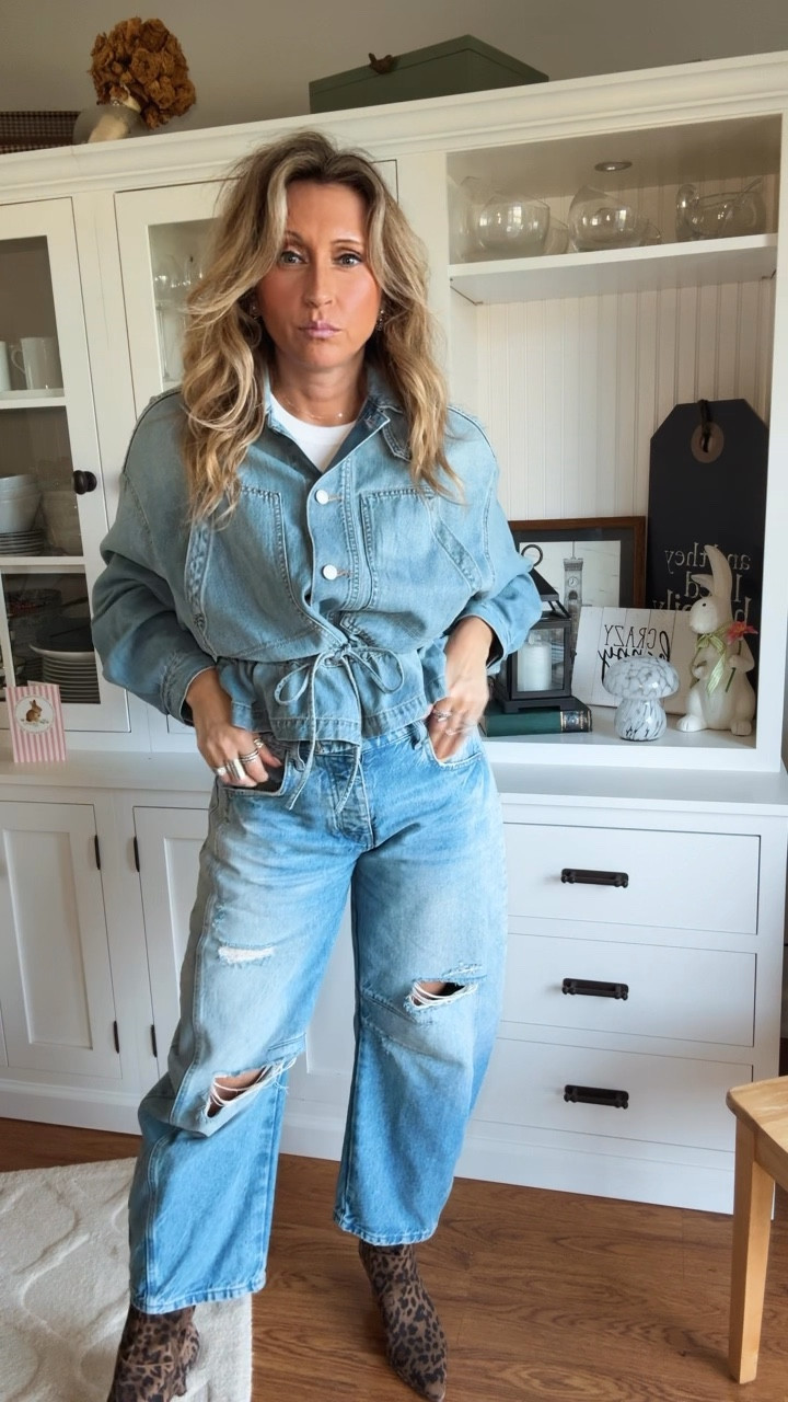 Denim on denim is always a good idea… love that this top cinches, but you can also wear it open… forever in barrel jeans too, I’ll never stop loving this style… happy Tuesday… 🩵


#LTKootd #LTKgrwm