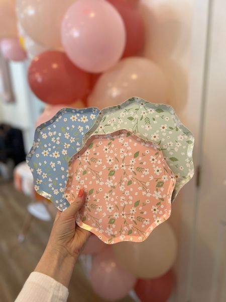 Floral Birthday Party

First Birthday Party, Baby Birthday, Baby’s 1st Birthday, Party Decor, Birthday Plates, Flower Decor, Girl Birthday Partyy

#LTKbaby #LTKkids #LTKparties