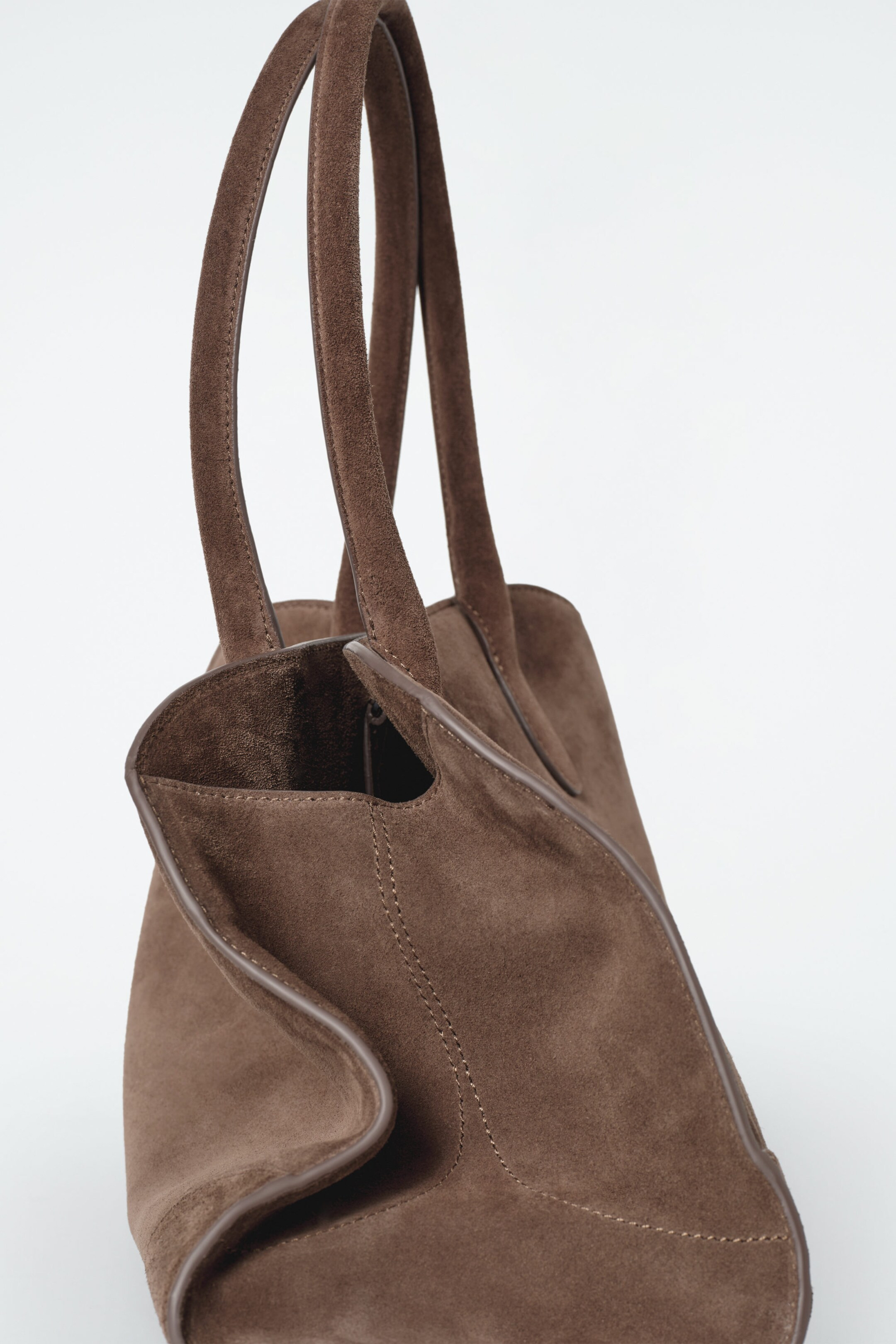 KLEINE STUDIO BOWLINGTASCHE - LEDER - BRAUN | COS (EU)