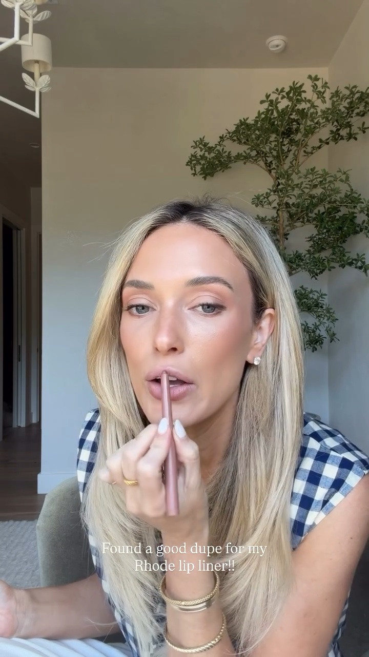 I similar to rhode lip liner 🙌 wearing shade Nude Espresso 485