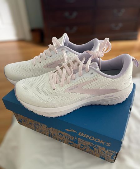 Brooks neutral running shoes for women 

#LTKActive #LTKShoeCrush #LTKFindsUnder100