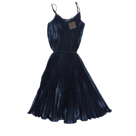 Flaw NWT Dress Forum Pleated Satin Cocktail Dress Size S | Poshmark
