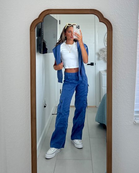easy everyday spring/summer outfit ideas from Hollister. code HCOMCKENZIE for an EXTRA 20% off (code is stackable)

sizing: 
XXS/000R in bottoms 
XS in baby tee 