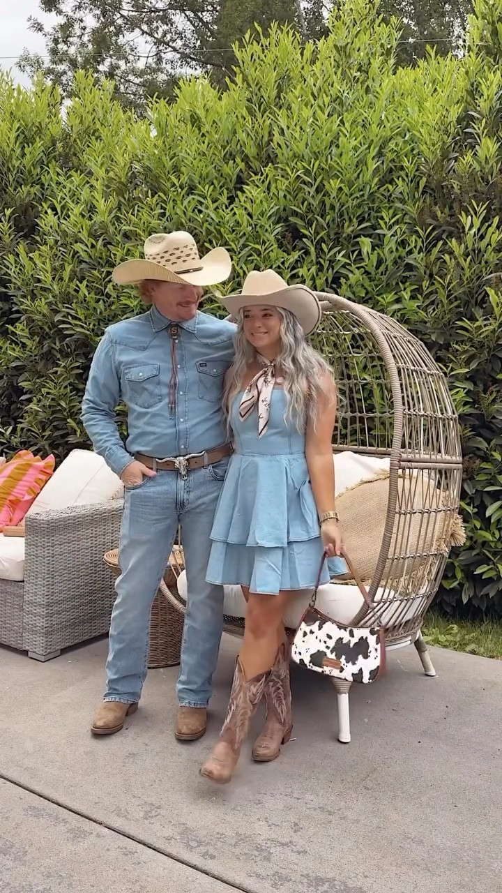 IT’S TIME FOR A GOOD TIME! 🤠 YeeHaw! ✨

Comment SHOP for outfit 🔗 links! 👏🏽

#countryoutfit #barndance #countryconcertoutfit