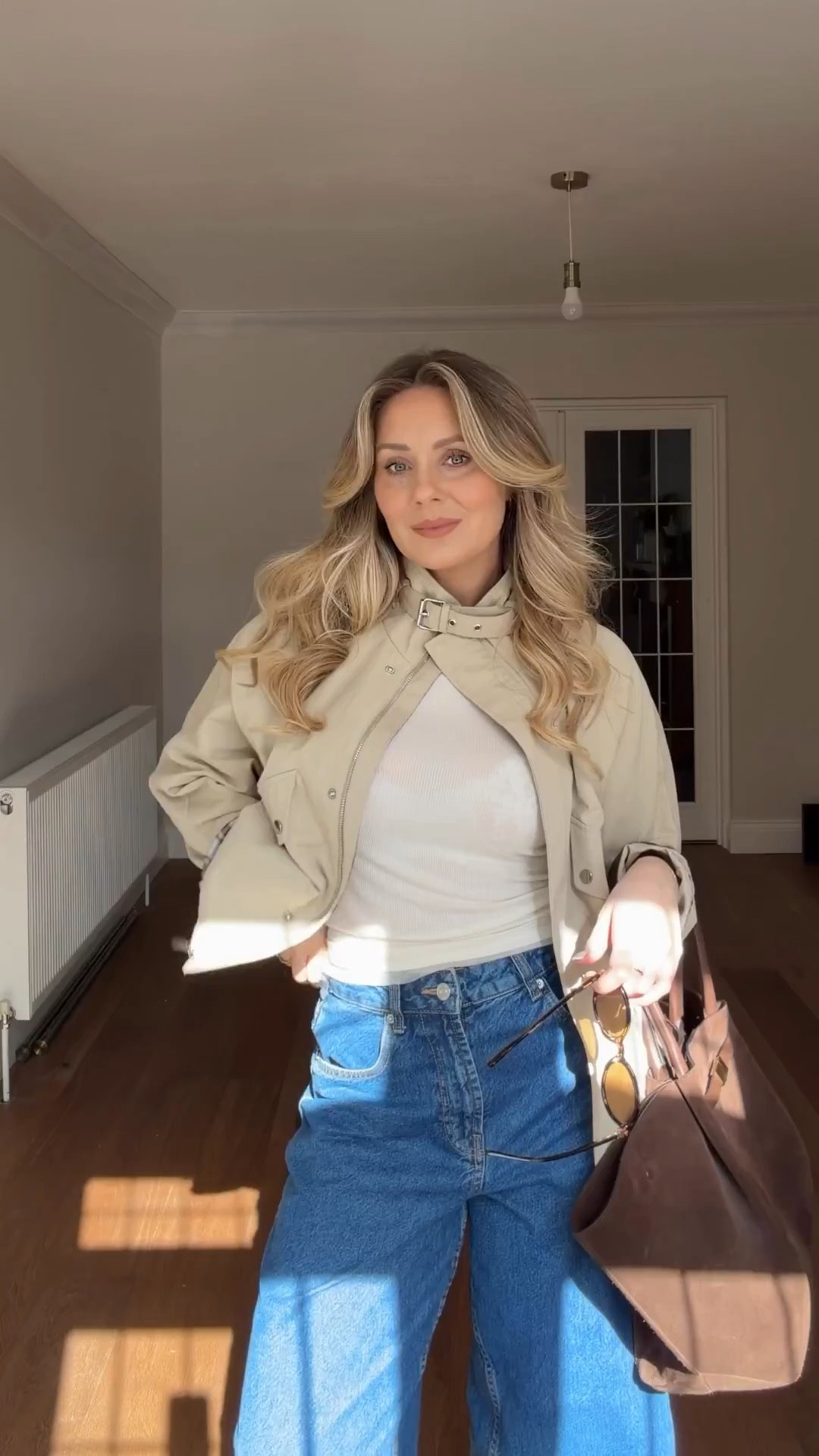 Getting dressed when the suns out ✨