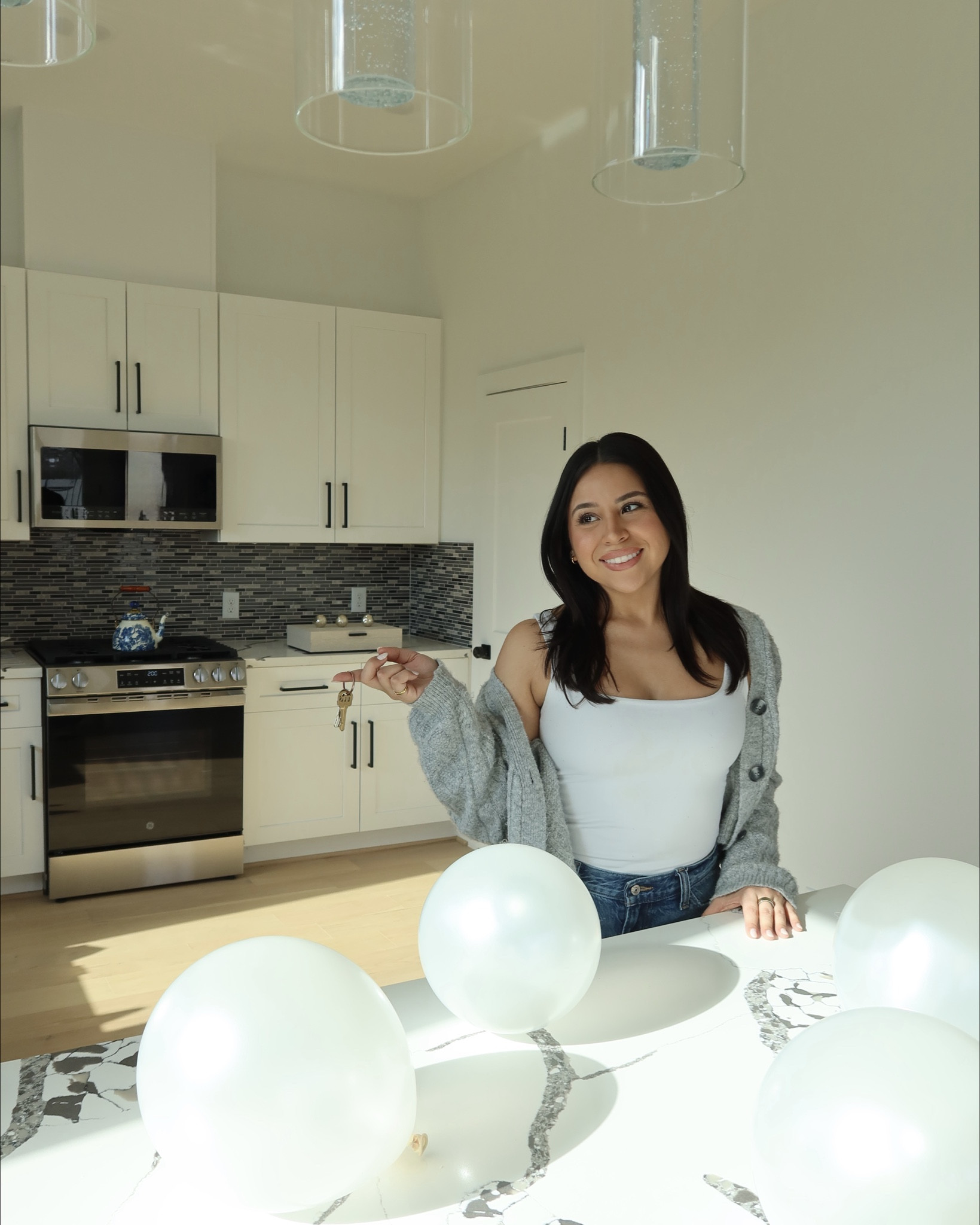 Cardigan: 2 
Bodysuit: small 
Jeans: 26 short 
Sneakers: 36 

#LTKootd #LTKPetite #LTKHoliday