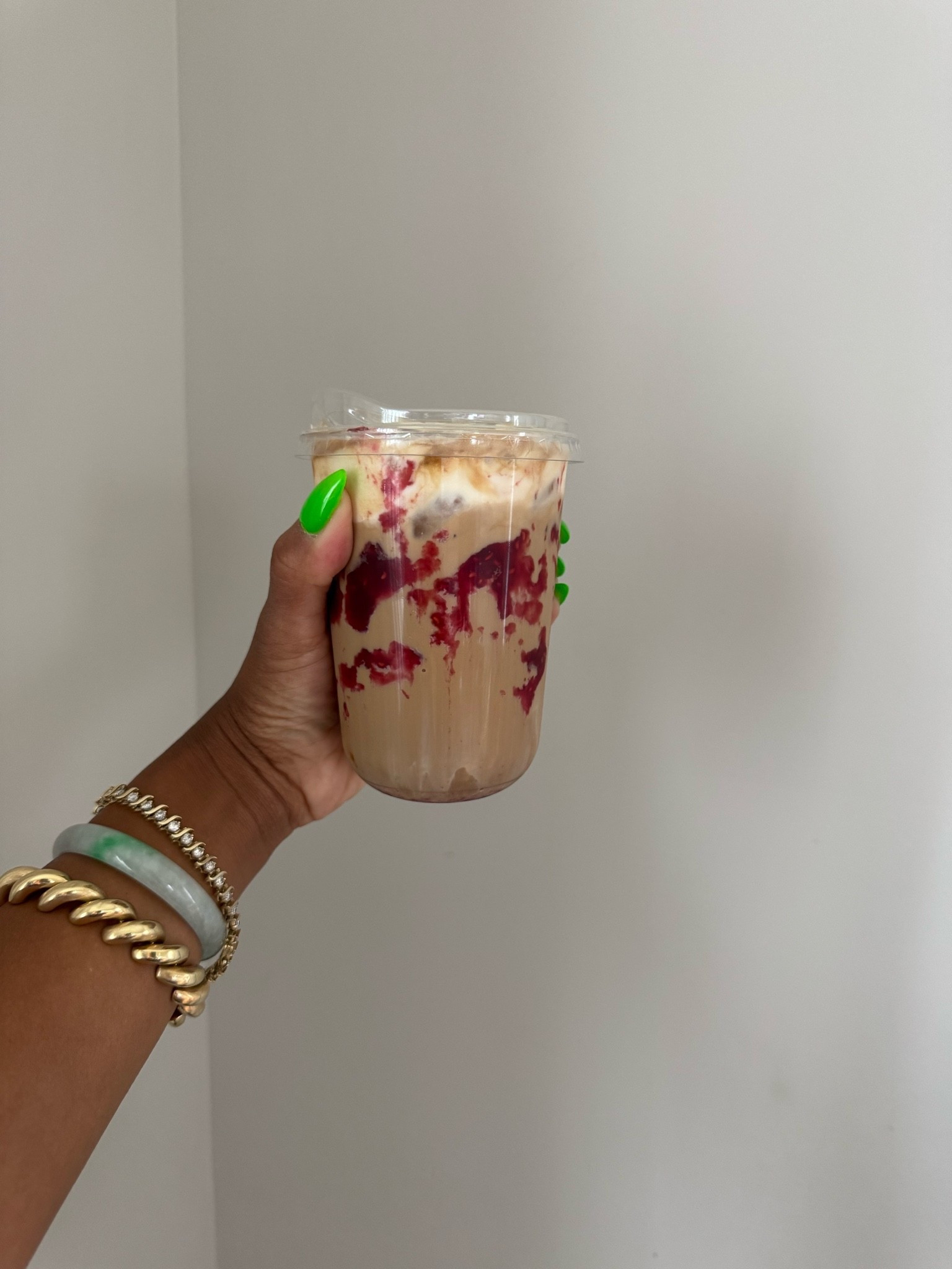 Berry pancake latte with strawberry cold foam.

This one belongs on a coffee shop menu.

#BerryPancakeLatte #CoffeeRecipe #HomeCafeIdeas #LatteTok #SpecialtyCoffee

#LTKmorningroutine #LTKfoodie #LTKselfcare