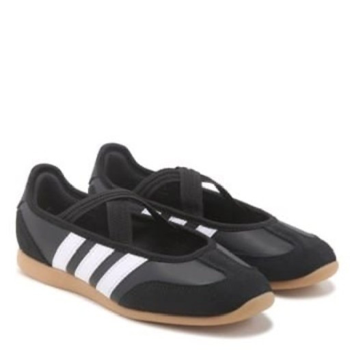 The shoes everyone keeps asking about. 🤍 Comfortable, versatile, and they instantly elevate everything from leggings to denim. Linked in my LTK!

#LTK #LTKStyle #LTKFinds #AdidasStyle #SneakerStyle #EverydayFashion #CasualStyle #WardrobeStaples #OutfitInspiration #ShopMyLook #StyleInspo #FashionFinds