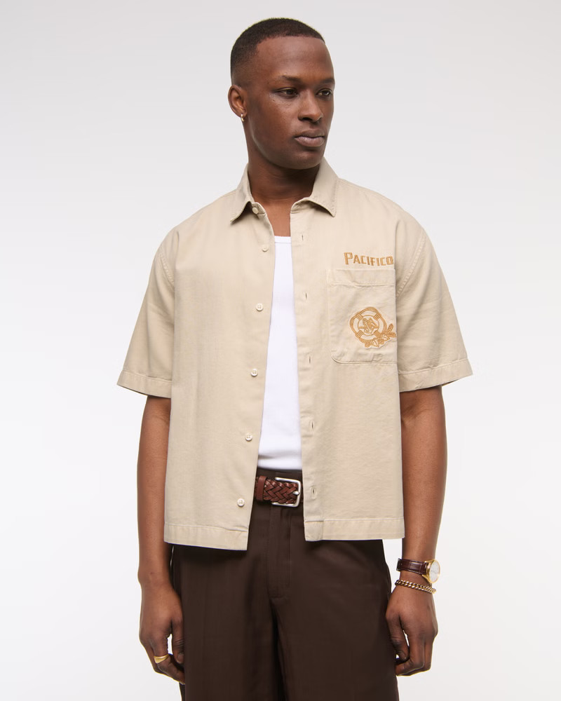 Short-Sleeve Cropped Pacífico Workwear Button-Up Shirt | Abercrombie & Fitch (US)
