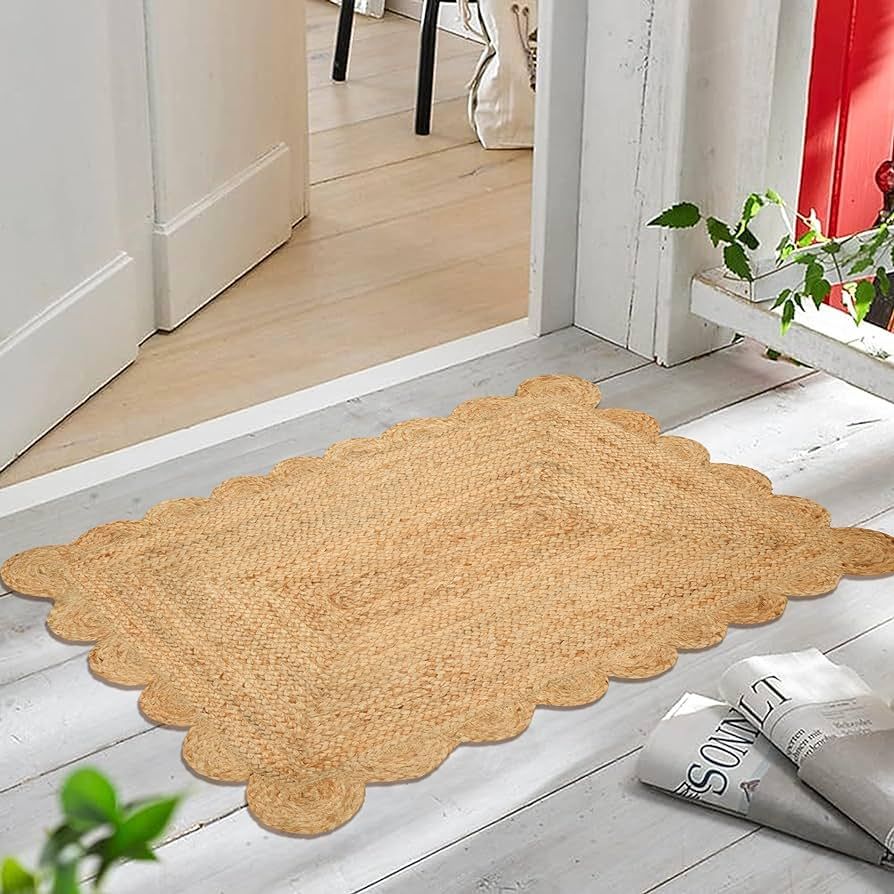 Hand Woven Area Rug Braided Jute Scalloped Border, Decor Collection Classic Quality Made for Livi... | Amazon (US)