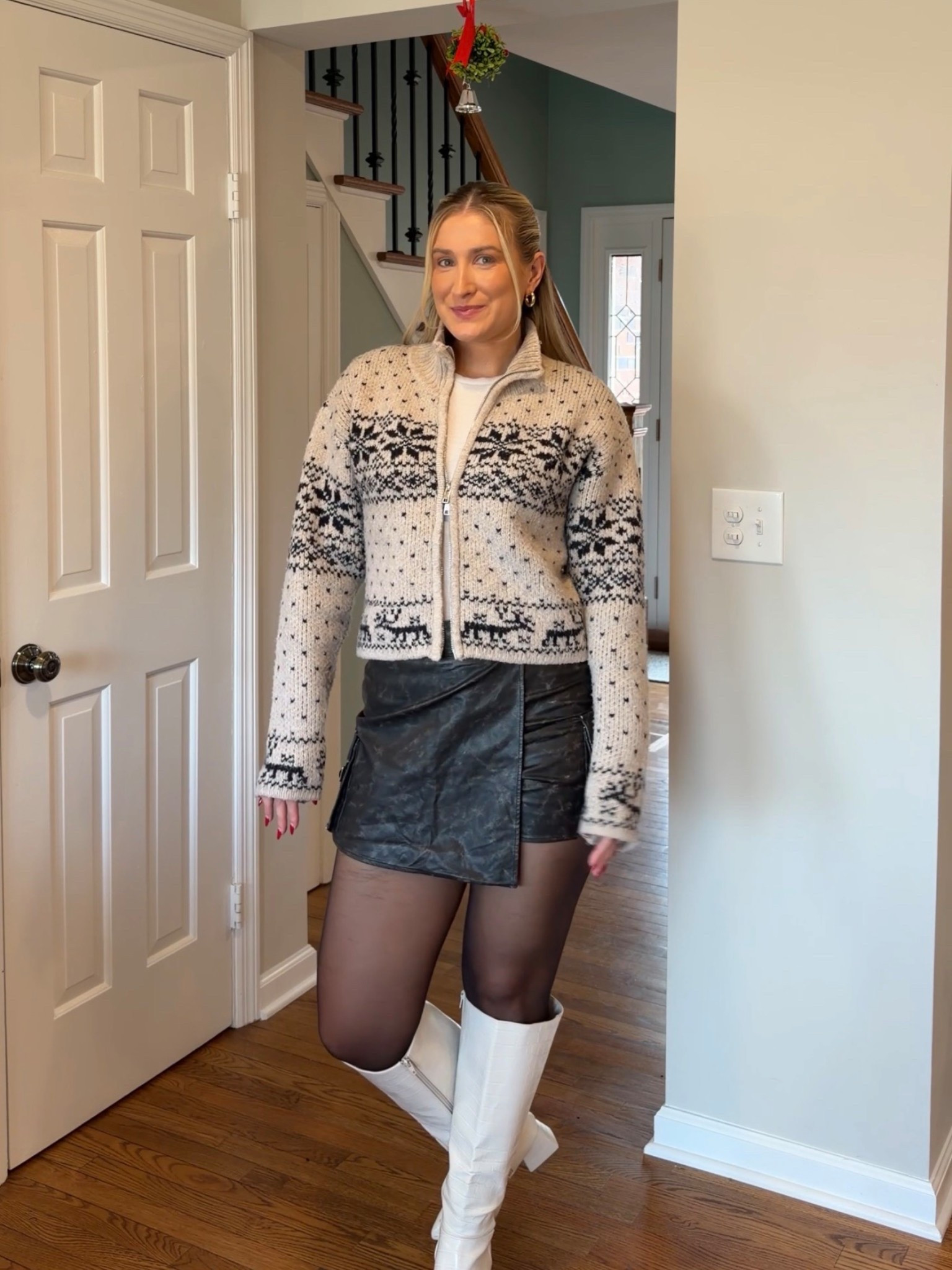 Girls night in January type of outfit ❄️ #winteroutfits #leatherskirt