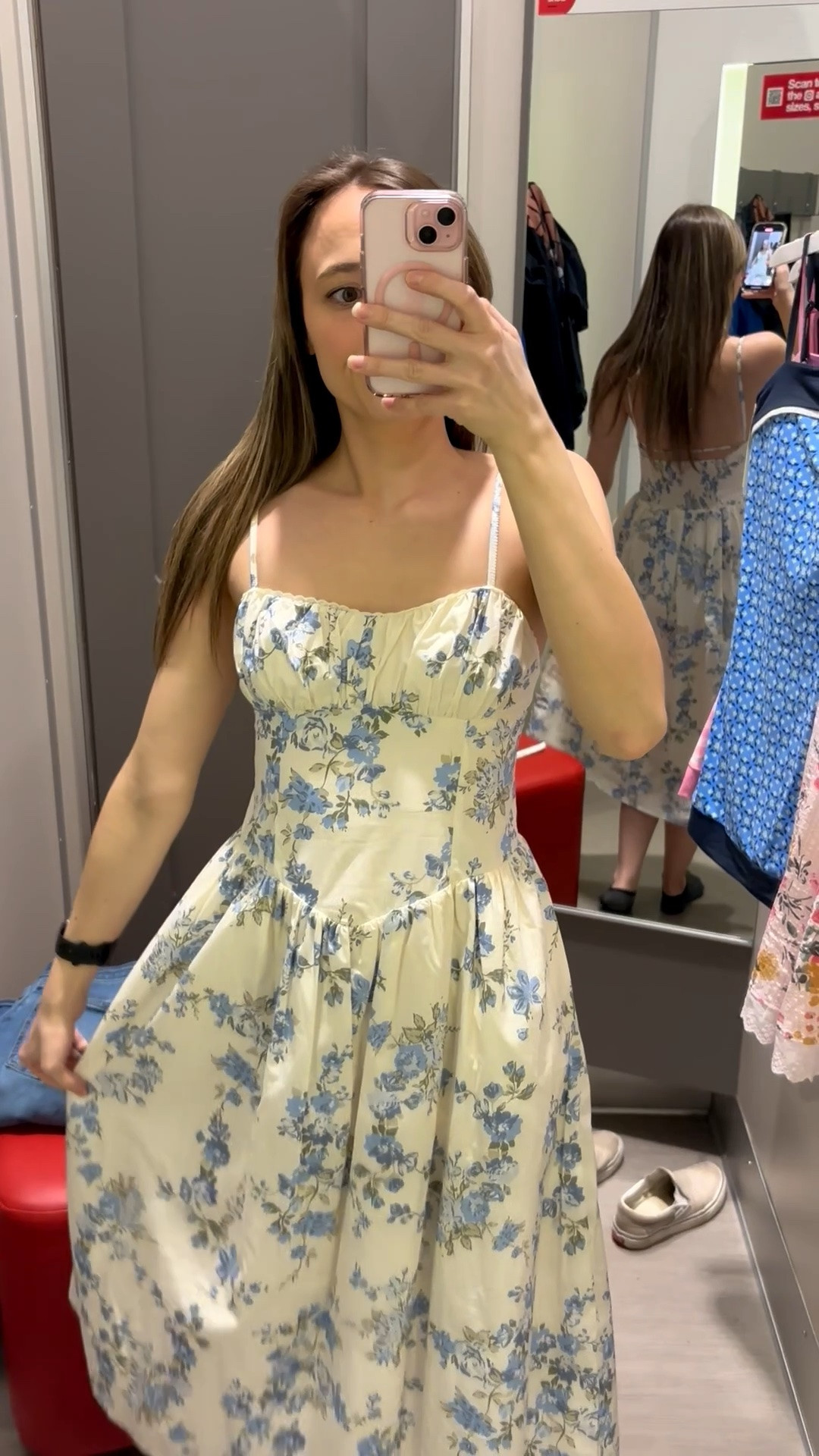 One of the prettiest dresses I own! I absolutely love the floral pattern of this dress
