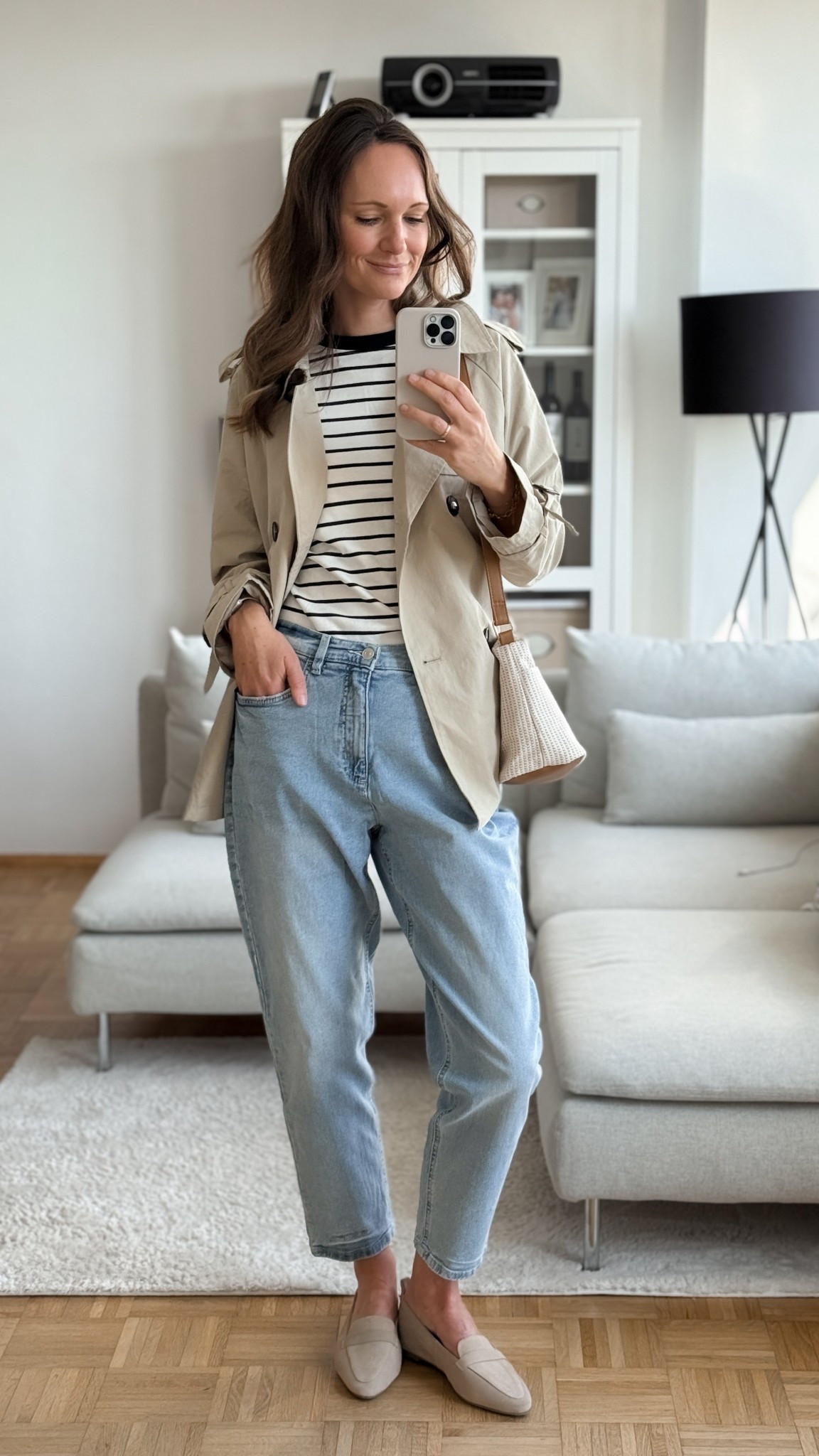 Mein liebstes Alltagsoutfit von @Bonprix mit der Mom Jeans, Loafer aus Veloursleder und der kurzen Trenchjacke für den Frühling.

#LTKjeans #LTKdeutschland #LTKspring