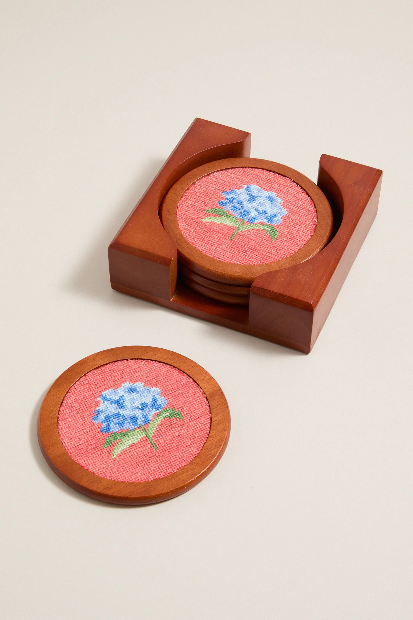 Nantucket Red Hydrangea Coasters | Tuckernuck (US)