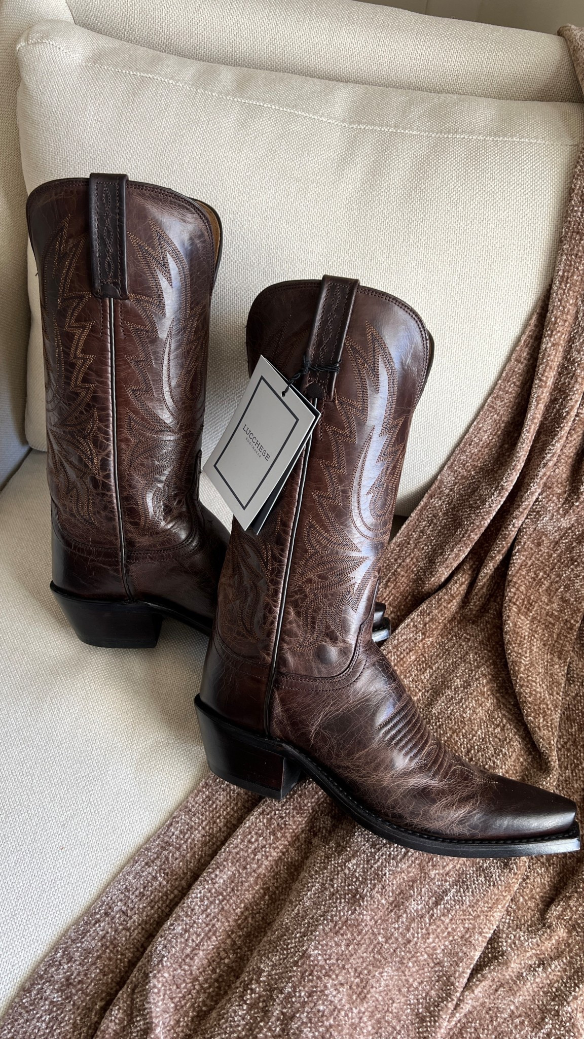 My new fave cowboy boots 👢 