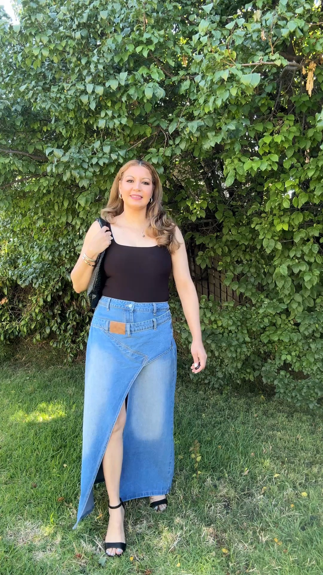 Casual Slit Plain Maxi Denim Skirt.
Size:M

#LTKSeasonal #LTKSaleAlert #LTKMidsize