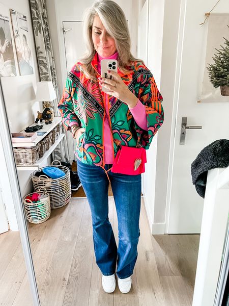Outfits of the week 

A super fun bright Adidas jacket (on sale!) over a pink turtleneck sweater, flared jeans and white sneakers. Paired with a handmade Berber tapestry bag. 

Jacket L
Sweater L
Jeans (size down)

#LTKSeasonal #LTKstyletip #LTKeurope