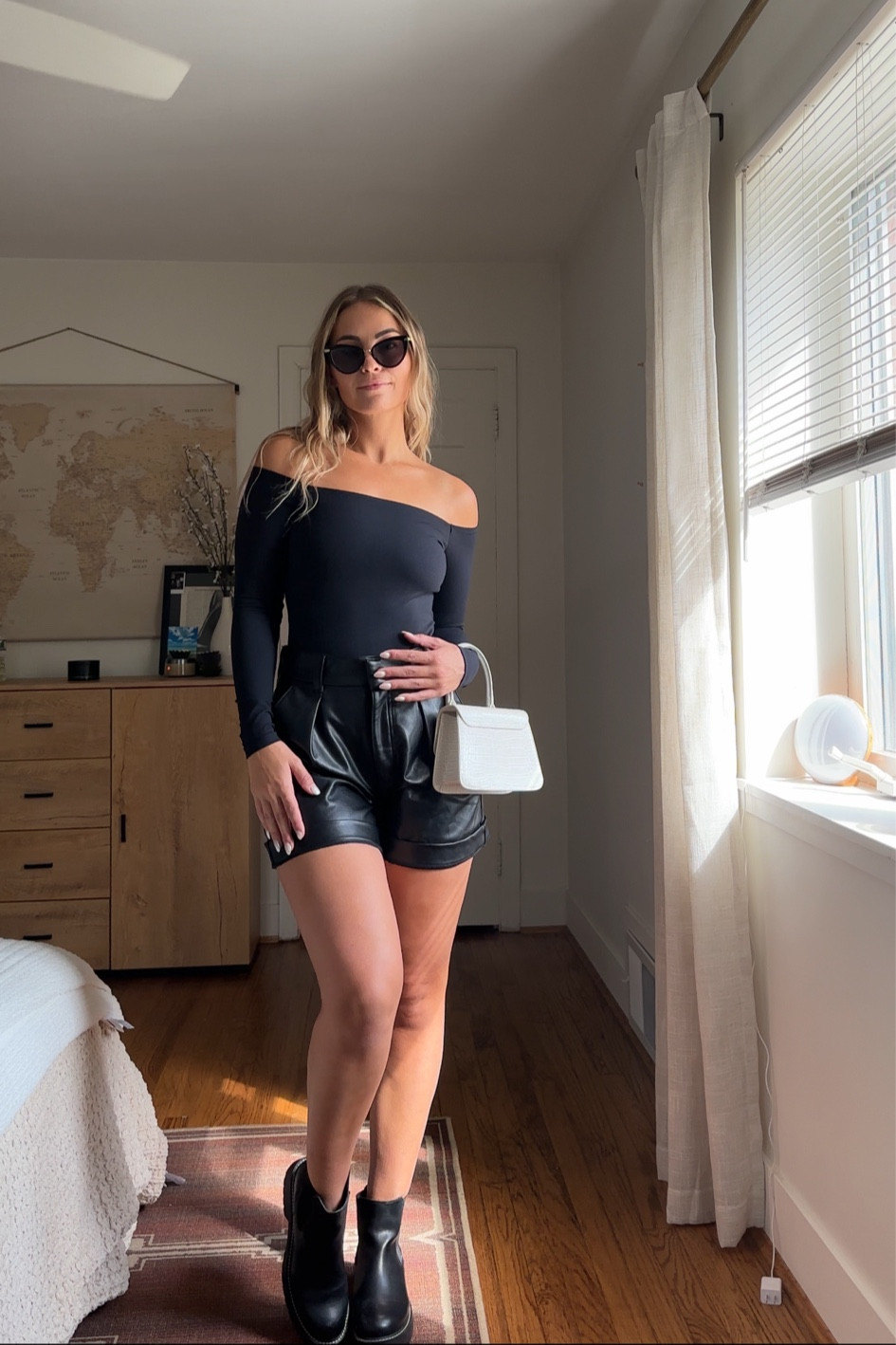 This outfit makes me feel some type of way 😎🖤 use code AFLTK to save 20% on Abercrombie!