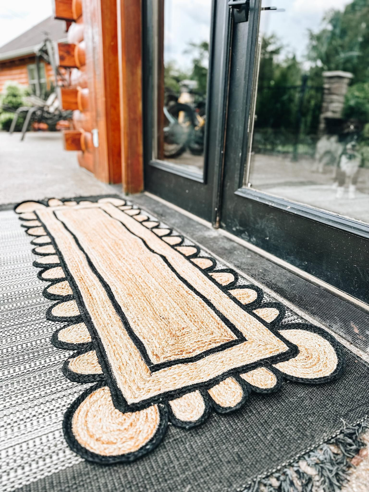 What a pretty rug! 
Fashionablylatemom 
Amazon find 
Rug 
Outdoor rug 

#LTKhome