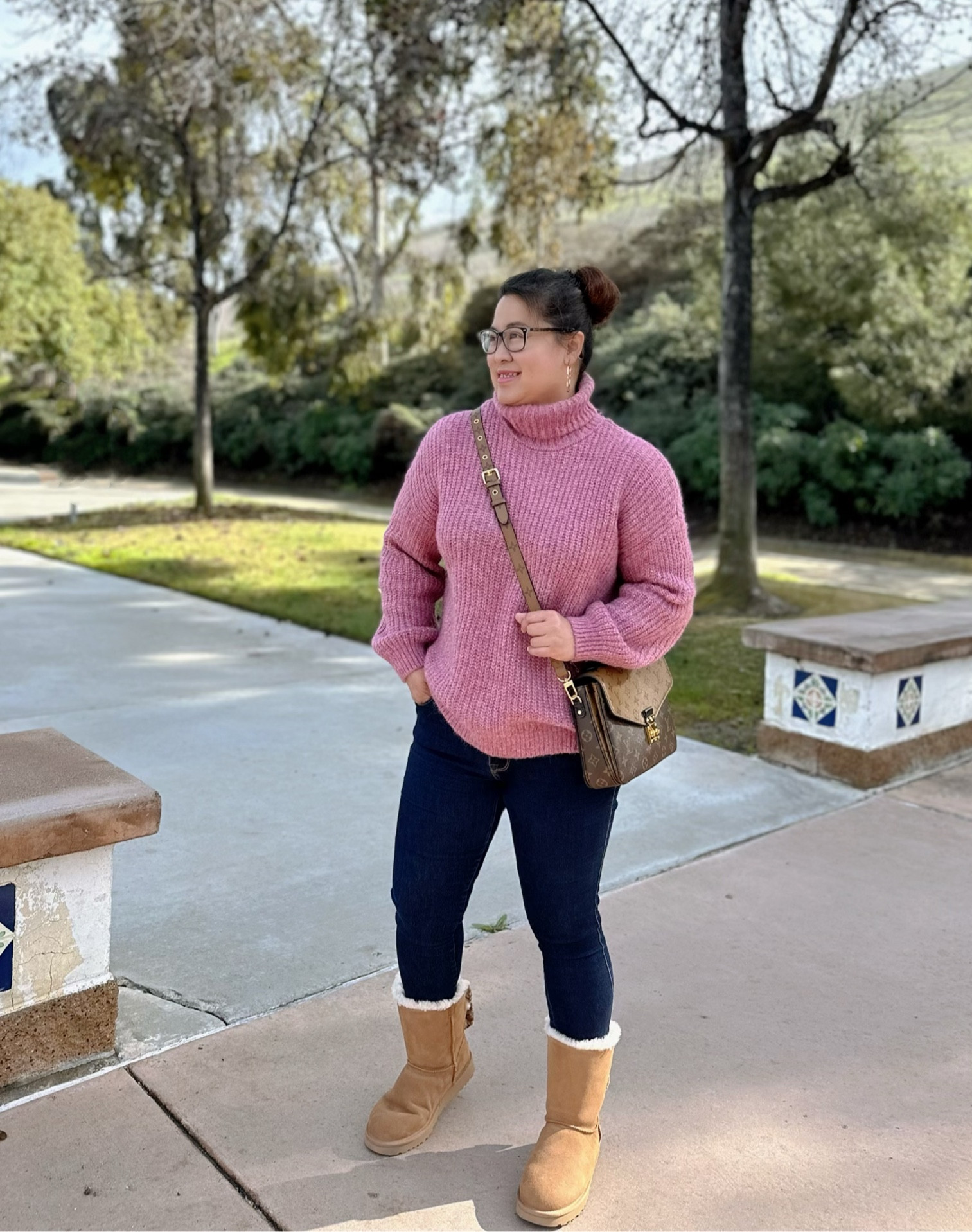 My easy and comfy looks for daytime on winter season 💕

Turtle Neck Sweater size M
Jeans 👖 size 8
Boot 👢 size 8, brand : UGG with the new Bailey Bow 

#LTKunder50 #LTKstyletip #LTKSeasonal