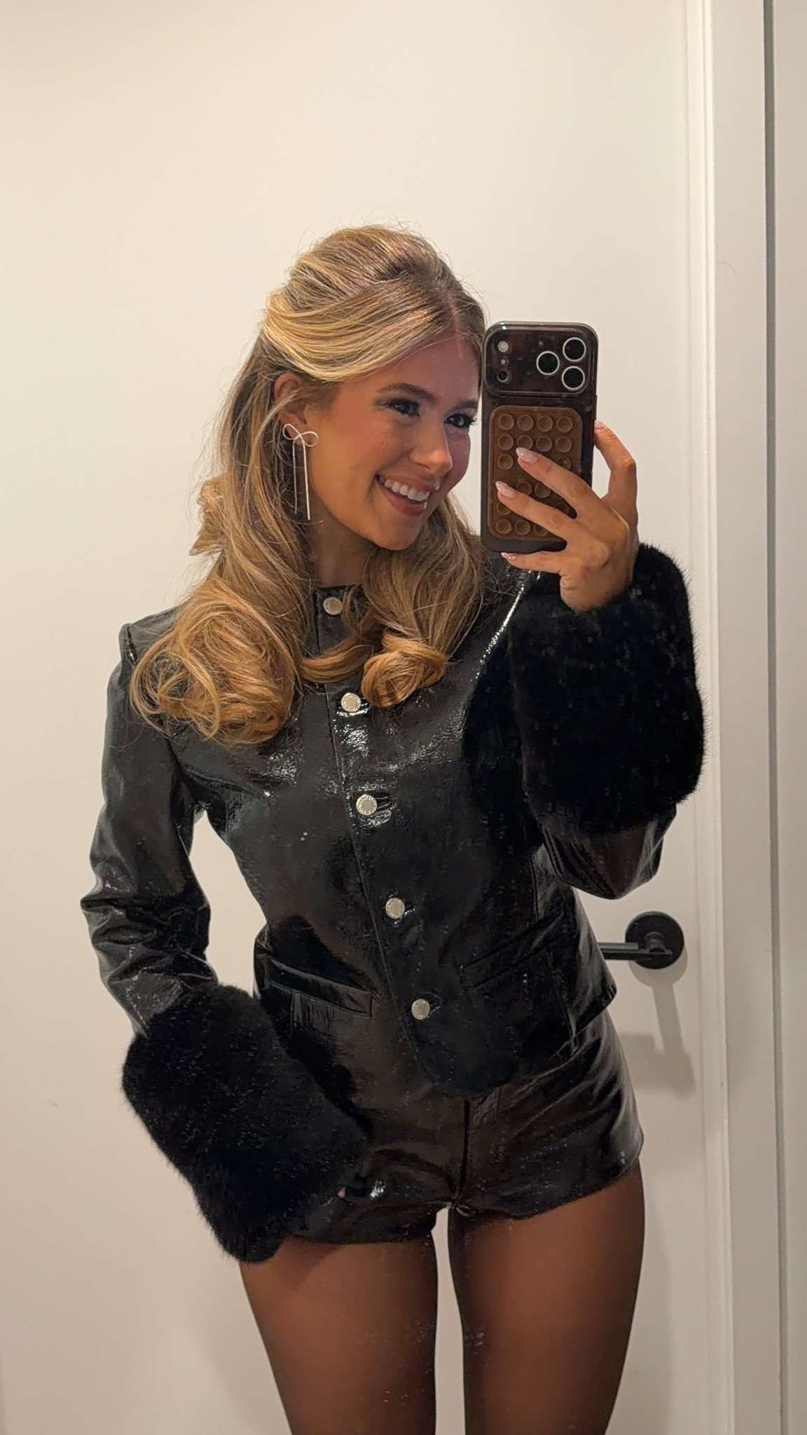 HOLIDAY PARTY 🖤🖤🖤 love this outfit sm