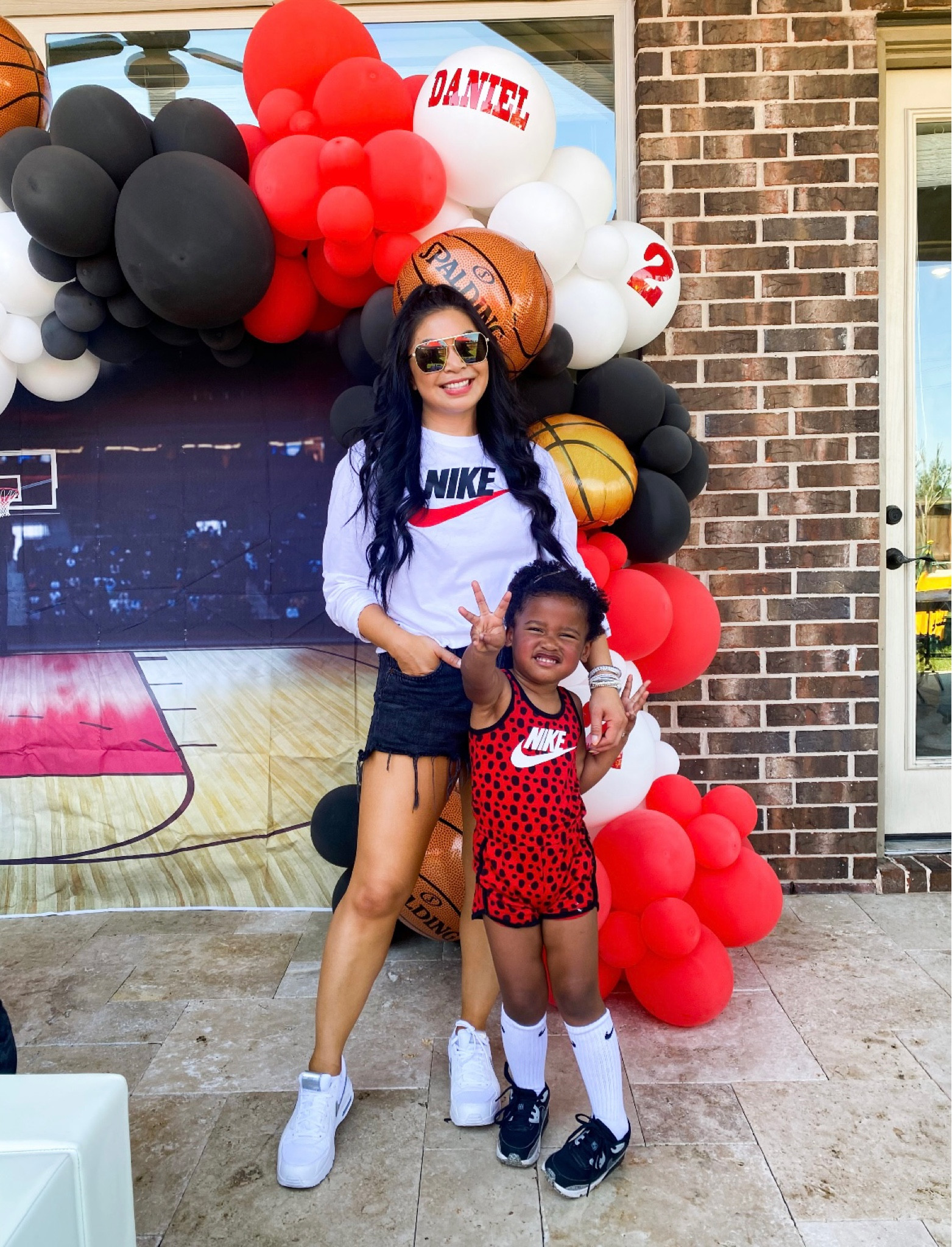Nike party 🎈 🤍

Nike outfit, mommy and me matching, party outfit, summer style, toddler romper 
