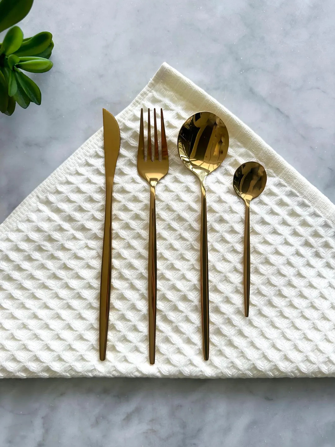 Elegant Gold Cutlery Set for Luxurious Dining - 16-piece Flatware Set - 4 Knives, 4 Forks, 4 Spoo... | Etsy (US)