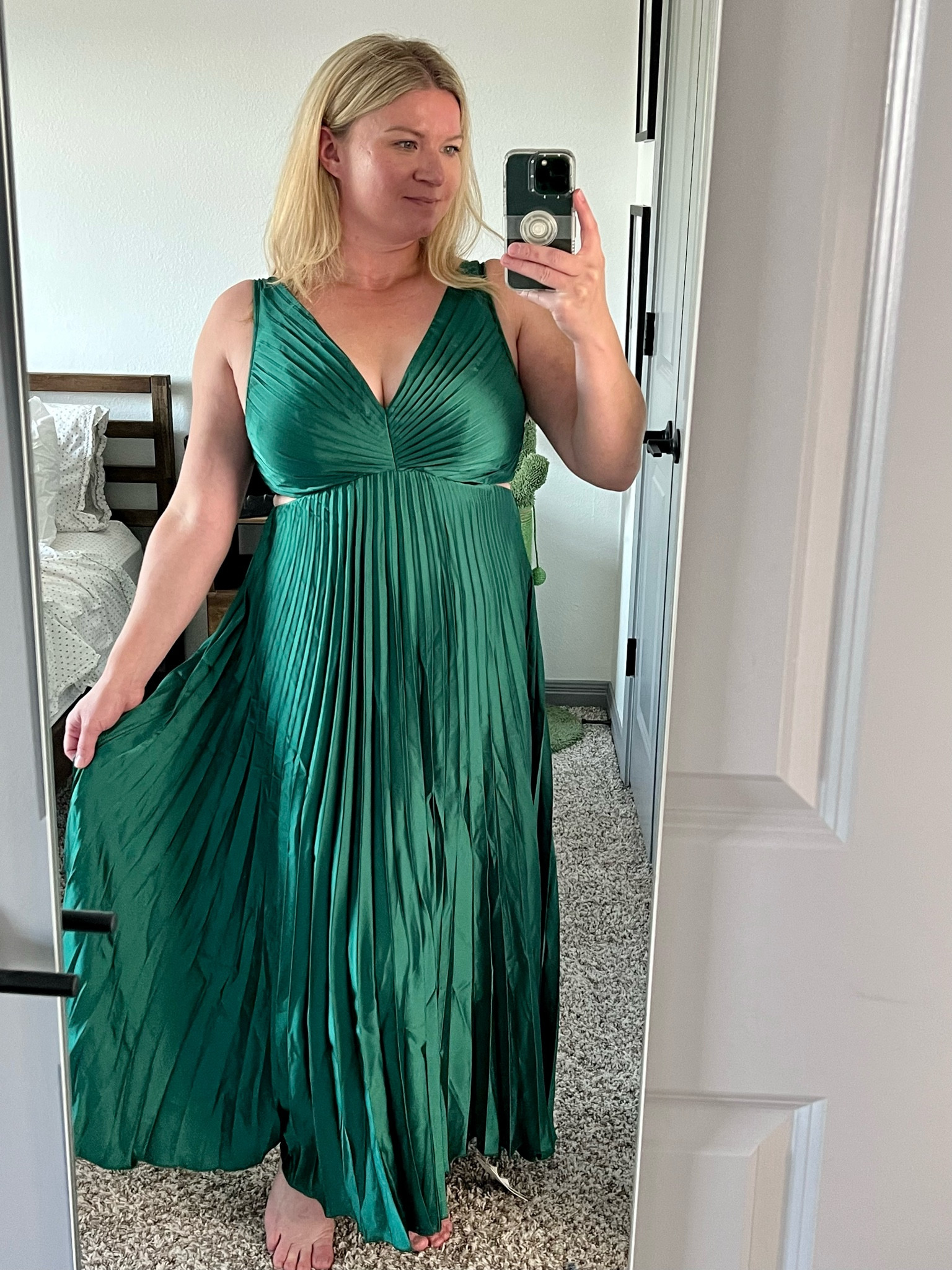 Emerald green dress / Abercrombie dress / maxi dress / pleated dress / wedding guest dress / cut out dress

#LTKwedding #LTKmidsize #LTKstyletip