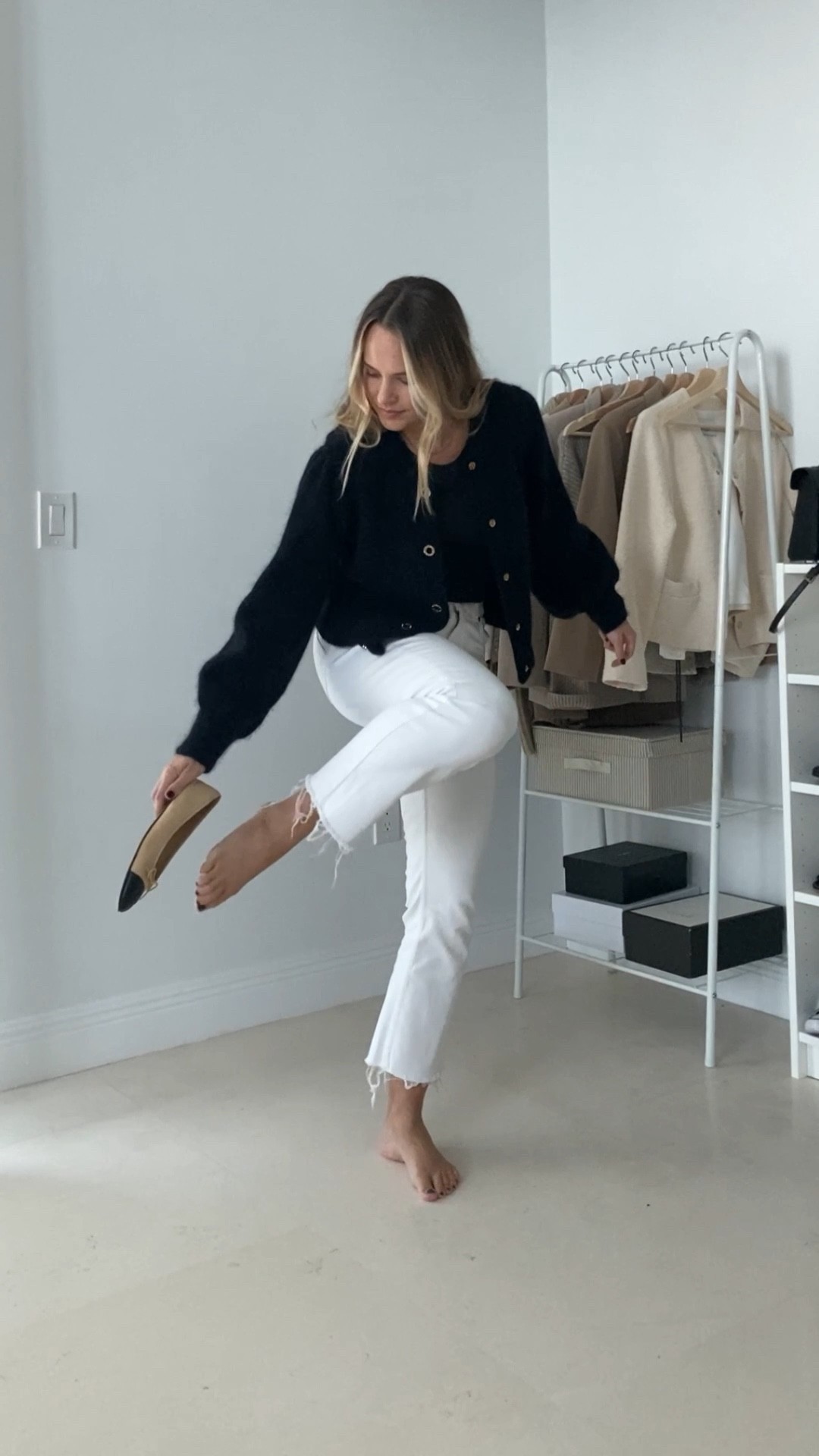 get ready with me 🤍 white denim edition

white denim - zara (linked similar)
boucle jacket - anine bing (similar option)
flats - chanel (linked similar)
sunnies - anine bing
bag - cafuné 

#LTKstyletip #LTKitbag #LTKunder100