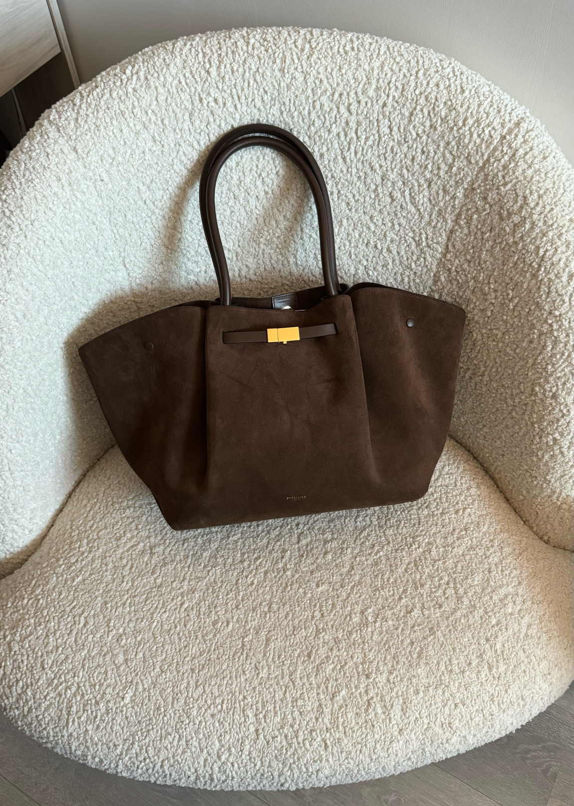 suede bag of the season 🍂🤎🧸