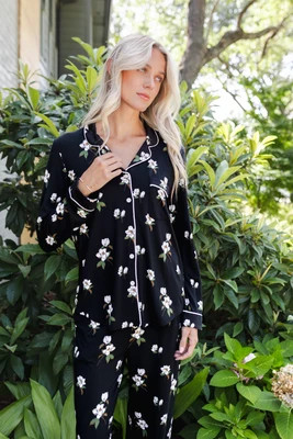 Long-Sleeved Women's Pajama Set in Big Midnight Magnolia | Kyte Living