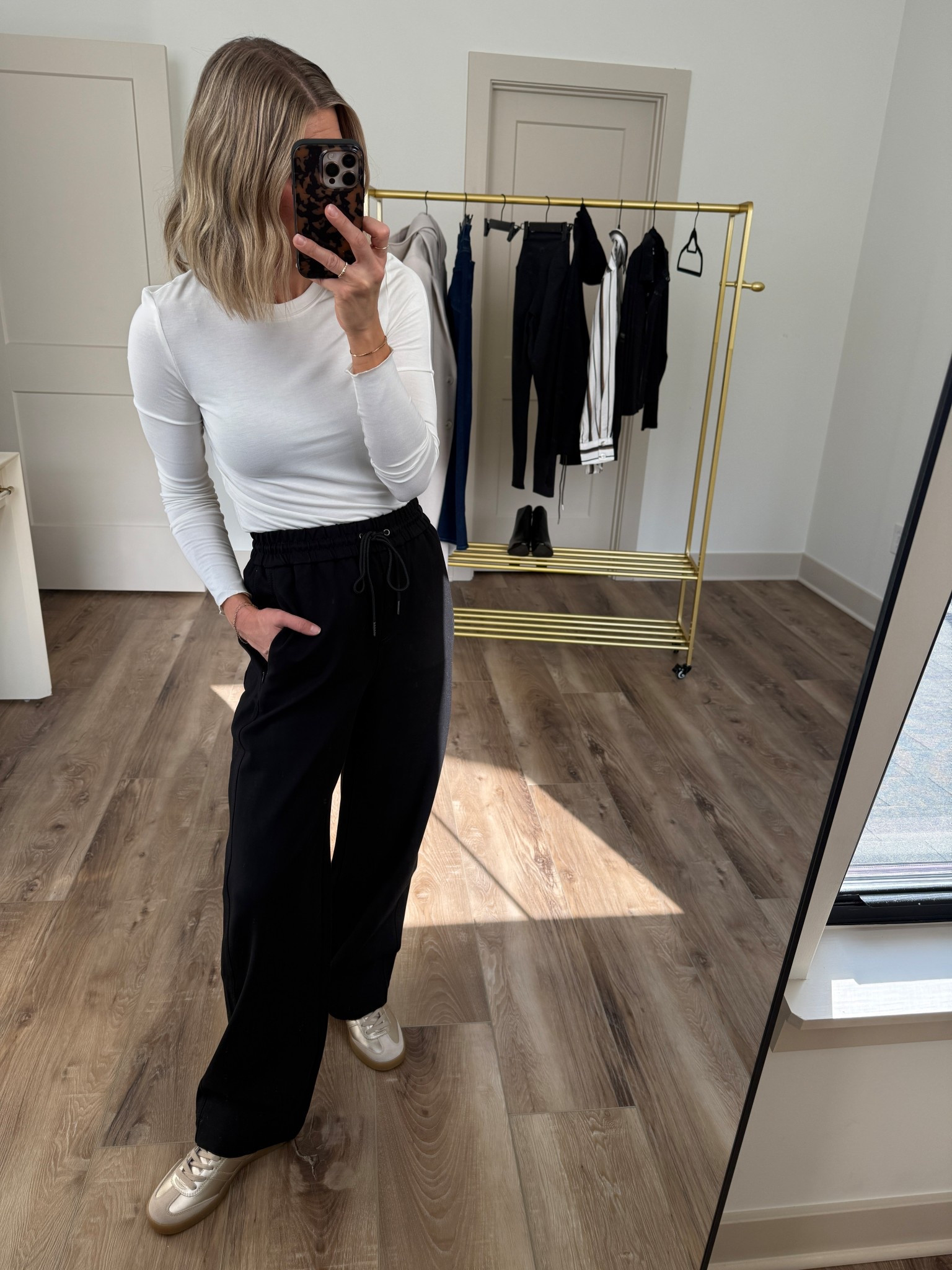 Barrel Pants, wearing sized down one in XS

@evereveofficial #everevepartner #everevestyle

#LTKOver40 #LTKootd #LTKFindsUnder100