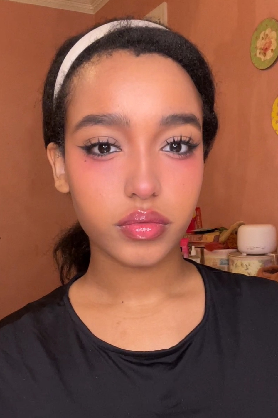 this dark edgy makeup look is so cute i love how it came out!!🖤 


#makeup #darkmakeup #darkmakeuplook #edgymakeup 



#LTKbeauty