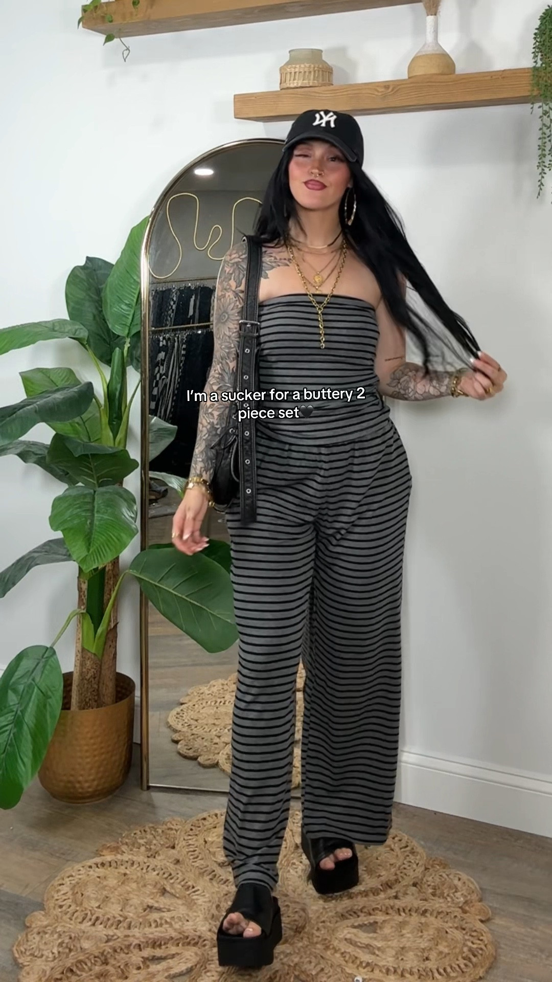 I’m 5’3 & 133 wearing a small