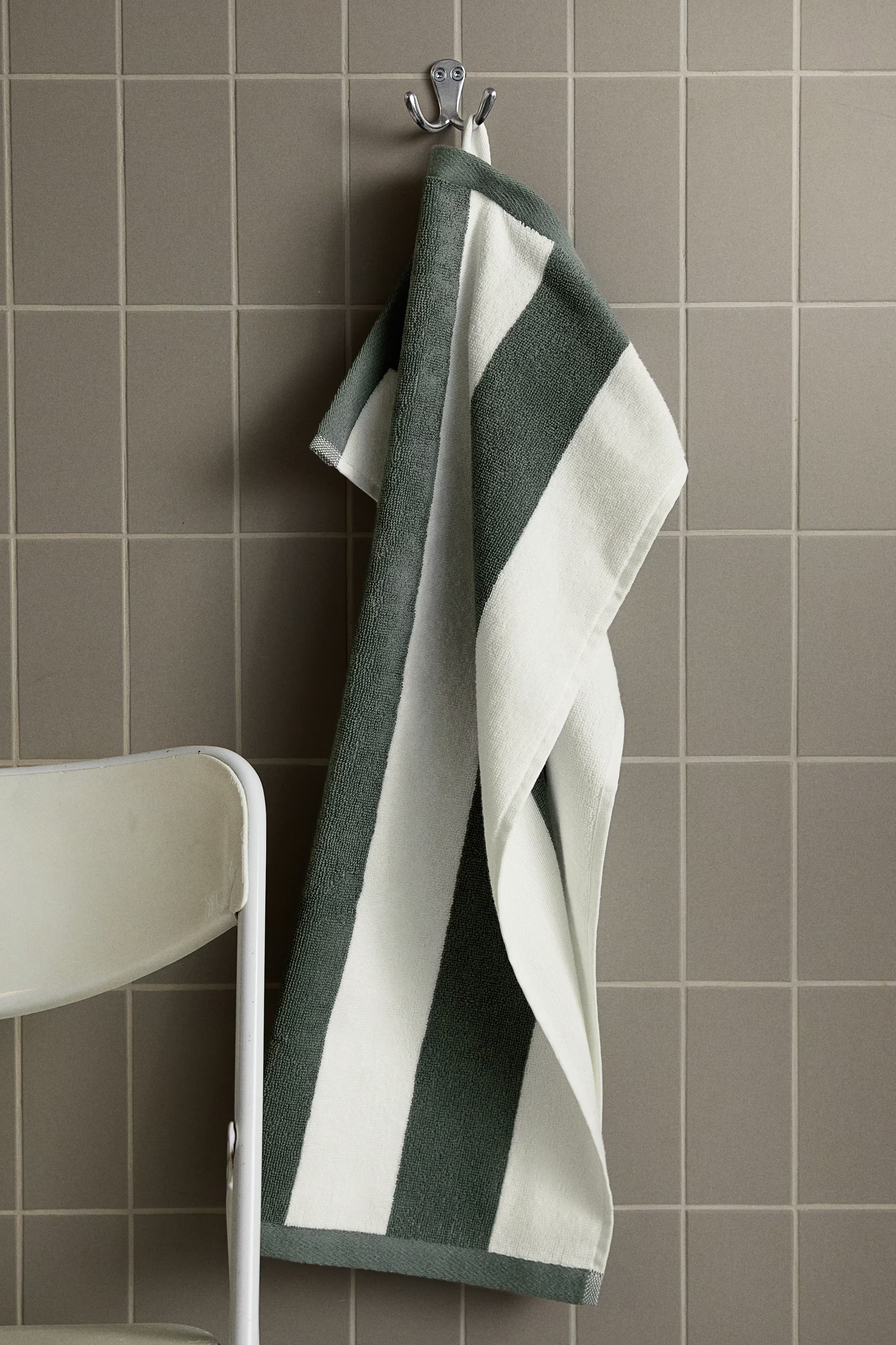 Striped hand towel | H&M (UK, MY, IN, SG, PH, TW, HK)