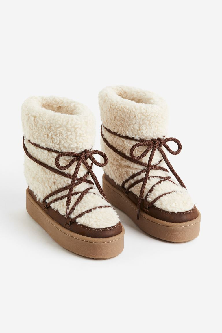 Warm-lined teddy boots | H&M (UK, MY, IN, SG, PH, TW, HK)