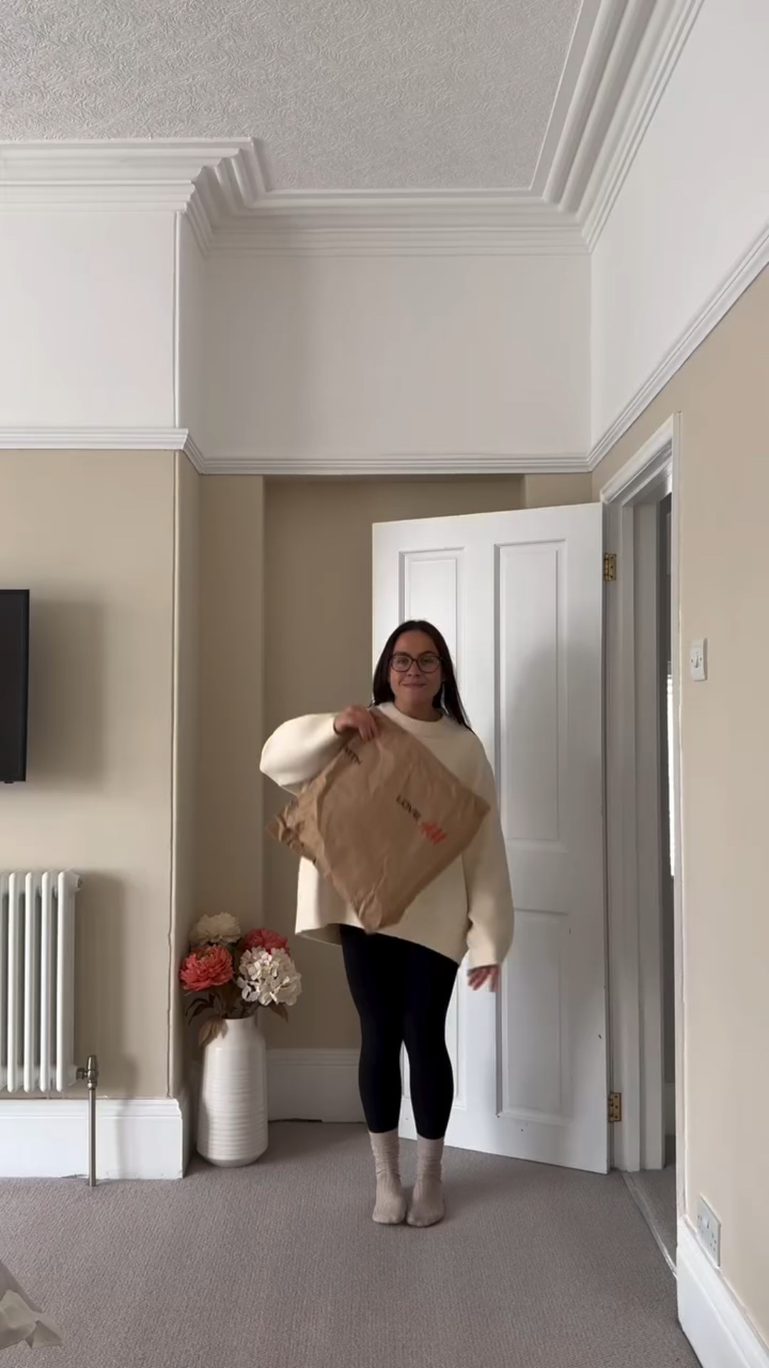 H&M New In 💙🫶🏻

Okay I’m obsessed!! Why has it taken me this long to get my hands on a denim popover shirt!?
Comment SHOP and you’ll get the link sent to you in a DM ✨

Tote bag & leggings - @lovallofficial my code LOVALLRJ10 gets you 10% off 🫶🏻

*brand ambassador 

•
•
•
#hm #newin #fleece #denim #outfitideas #autumnoutfits #fallfashion #autumnstyle #everydayoutfits #dailystyle #mystylediary #highstreetfashion #denimshirt #fleecejacket