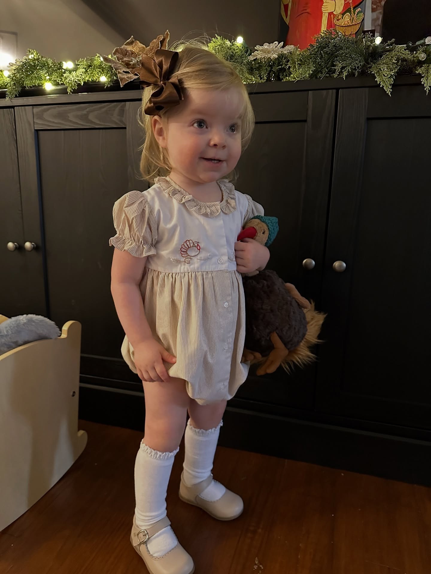 Addison’s #ootd • Inching closer to turkey day, so today called for a @theproperpeony outfit and a @jellycat stuffy. Oh and our favorite knee highs from @littlestockingco 🦃