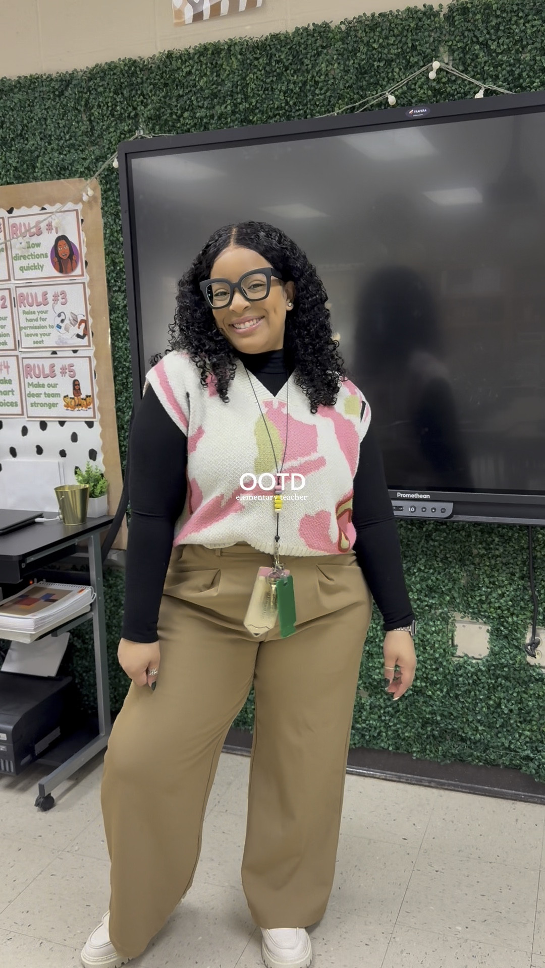 OOTD🍏✏️✨🎀 Pants are from TT shop (in my showcase on TT) 