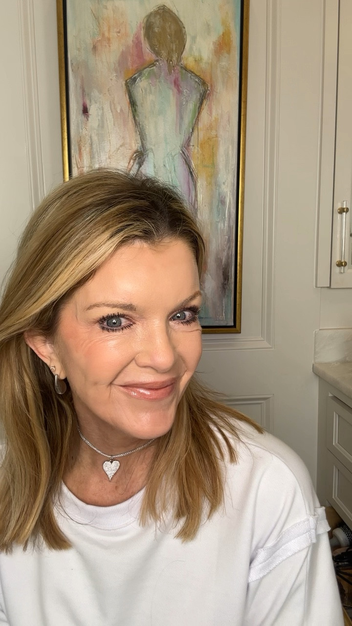 My spring beauty favs 💖

#LTKbeauty #LTKstyletip #LTKVideo